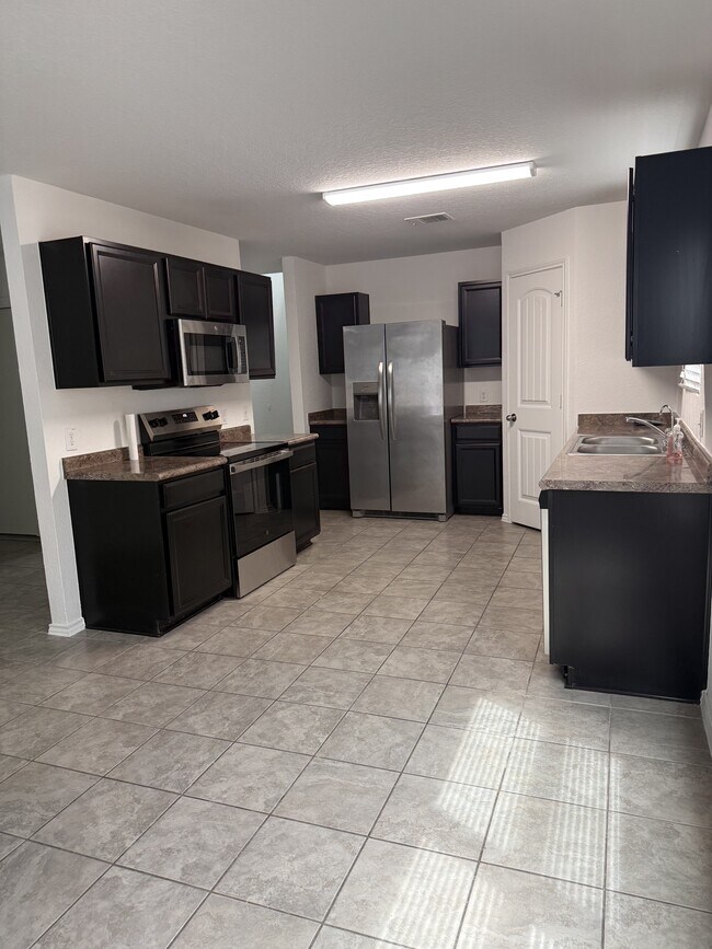 Building Photo - 1045 Polmont Ct