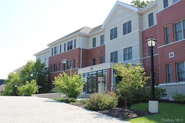 Building Photo - 77 Quaker Ave