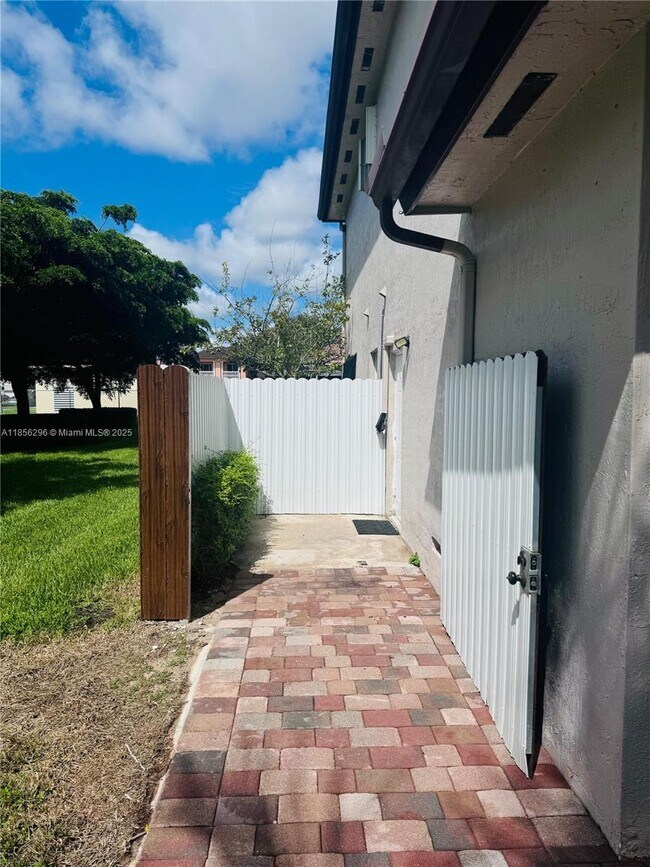 Foto del edificio - 22902 SW 113th Ct