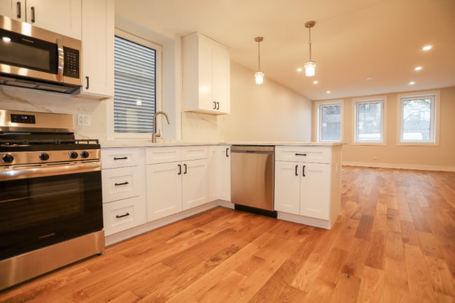 Photo - 2308 W Foster Ave Apartment