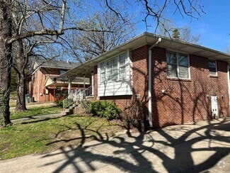Building Photo - 613 N Cedar St