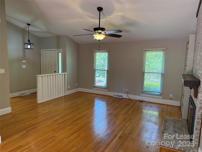 Foto del edificio - 9619 Barkridge Rd