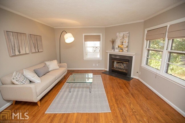 Foto del edificio - 2468 Woodridge Dr