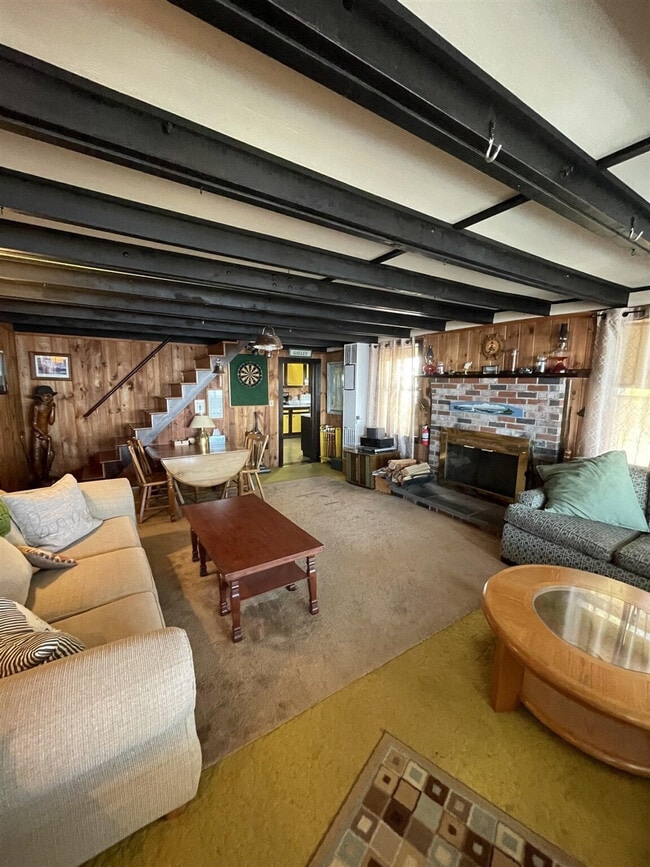 Foto del edificio - 773 Sebago Rd