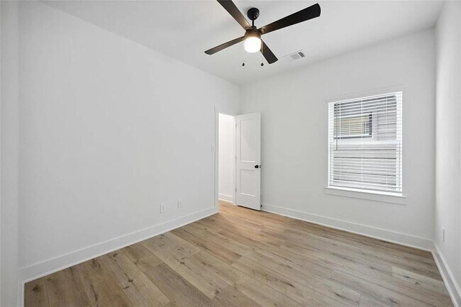 Foto del edificio - 8021 Cora St