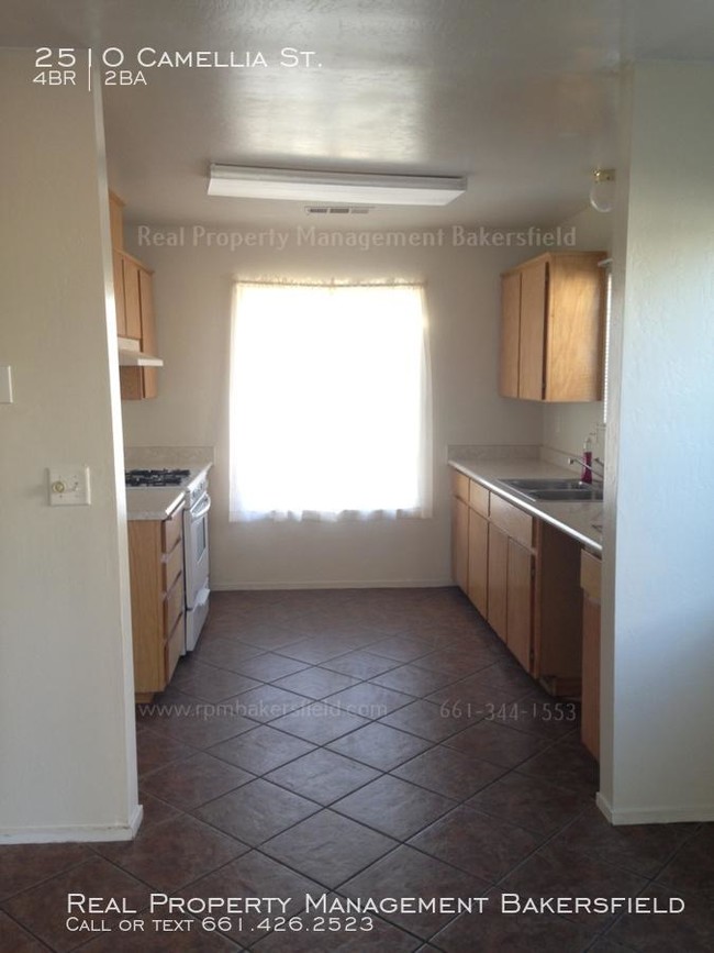 Building Photo - 4 bedroom in Wasco CA 93280
