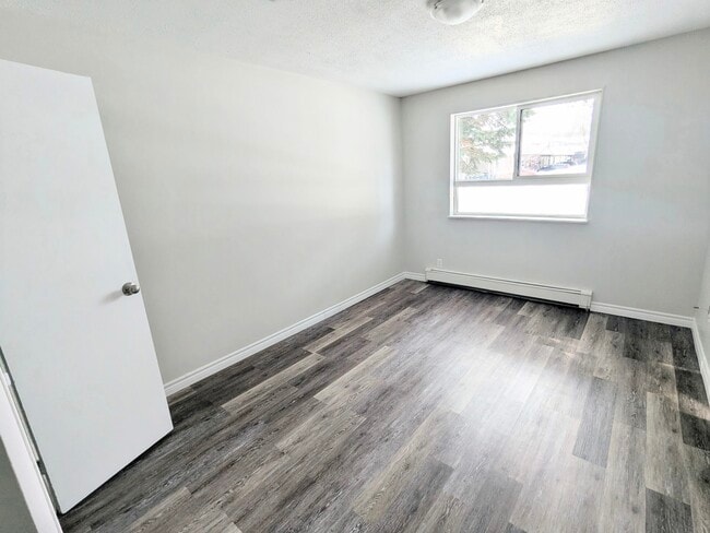 Building Photo - 6 Birkshire Ct