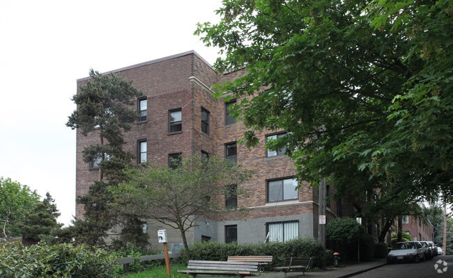 Building Photo - Roundcliffe Apartments