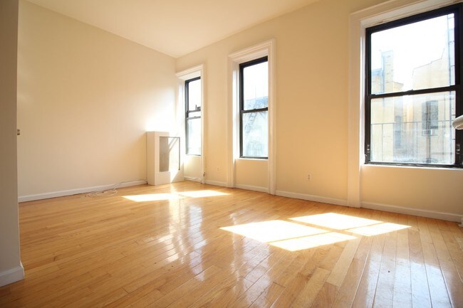 Building Photo - 12 W 104th St