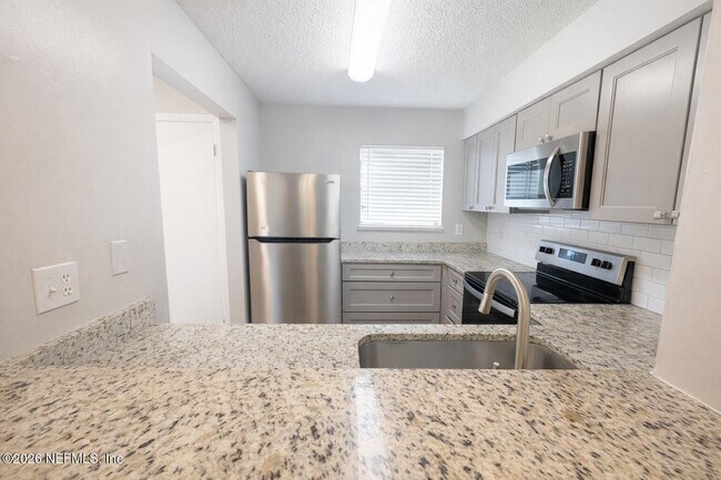 Foto del edificio - 1357 Kingsley Ave