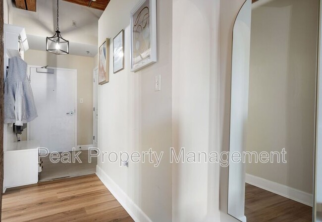 Building Photo - 251 Rocketts Way