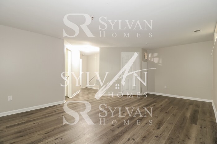 Primary Photo - Updated 3 bedroom townhouse available now!