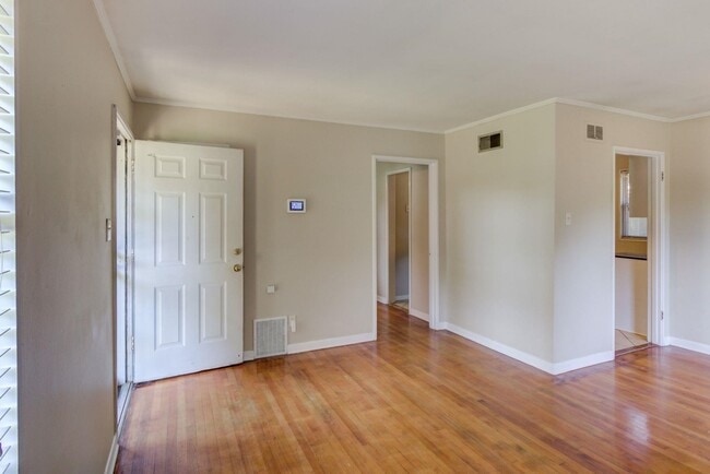 Building Photo - 4966 Verne Rd