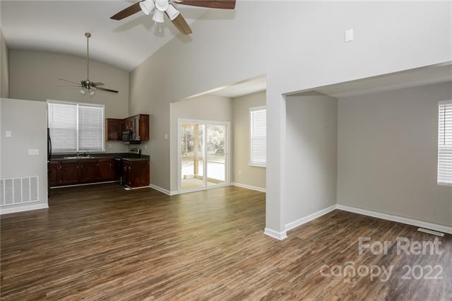 Building Photo - 587 Bruton Dr NW