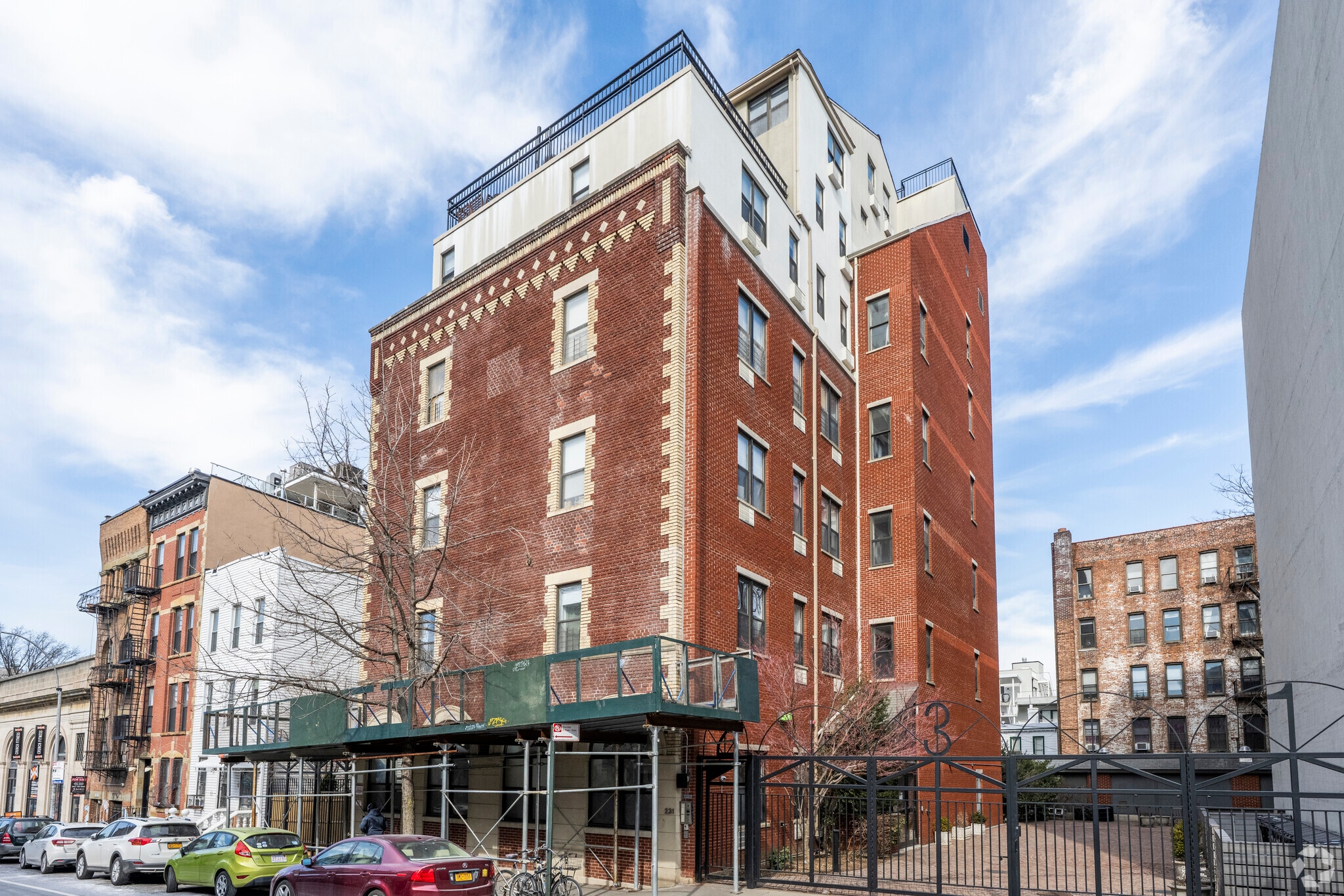 Carriage House on the Slope
