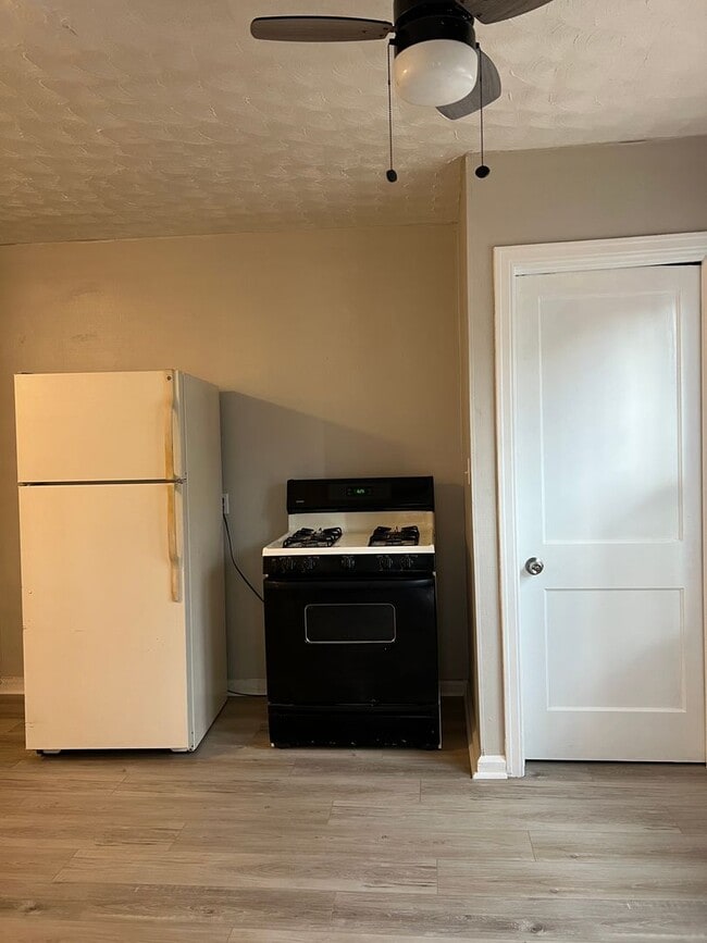 Photo - 235 N Oakland Ave Apartment