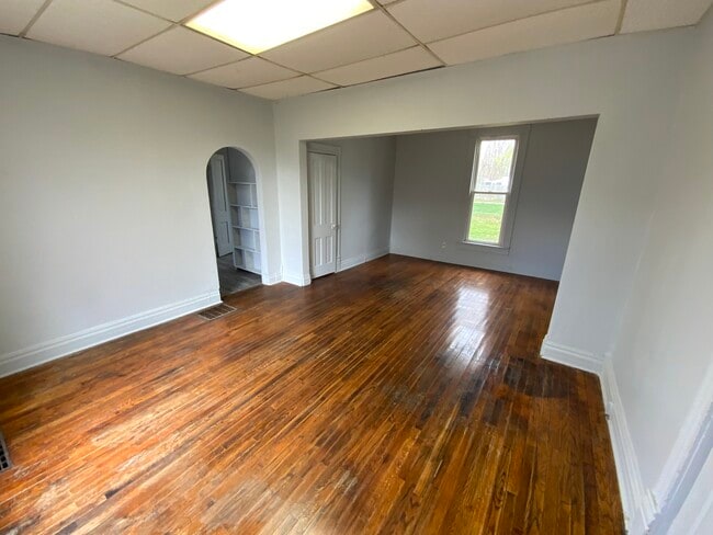 Building Photo - 708 Harmon St
