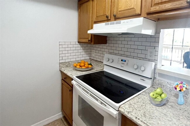 Building Photo - 1040 S Buena Vista Dr