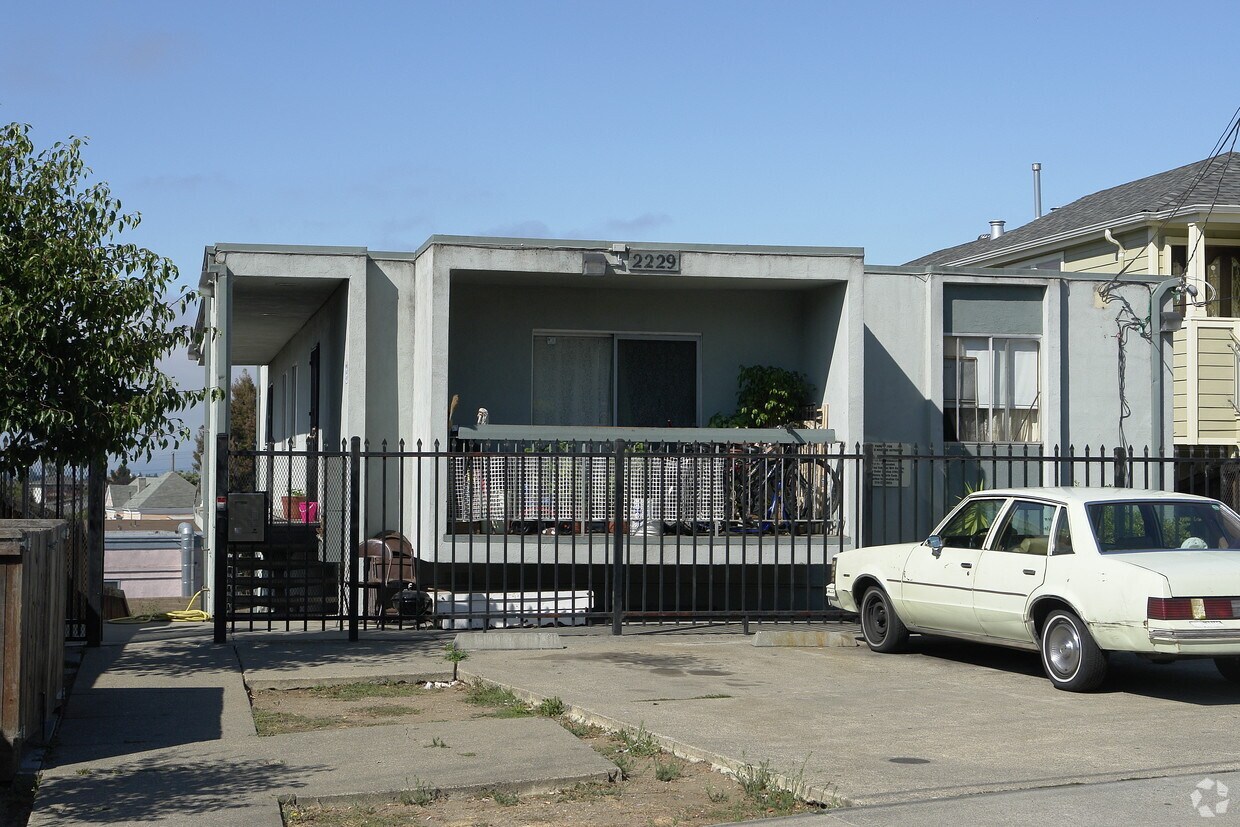 Primary Photo - 2229 E 24th St