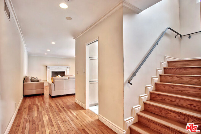 Building Photo - 503 N Linden Dr
