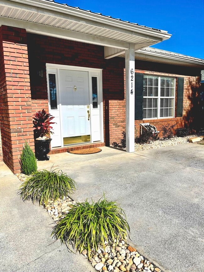 Foto del edificio - 6214 E Azalea Ave