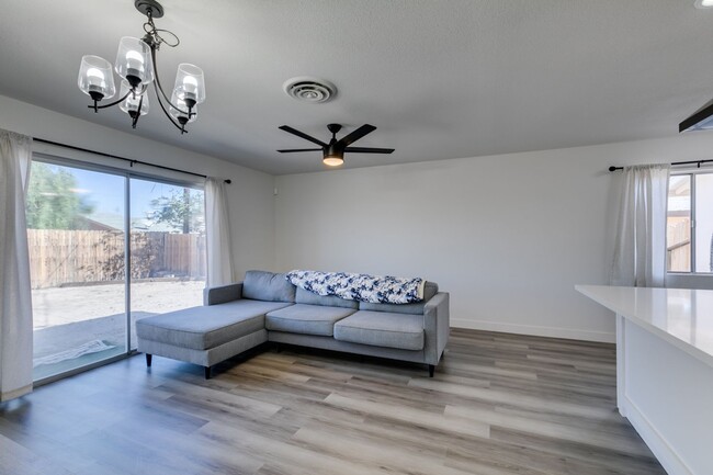 Building Photo - Single Story Gem in Las Vegas