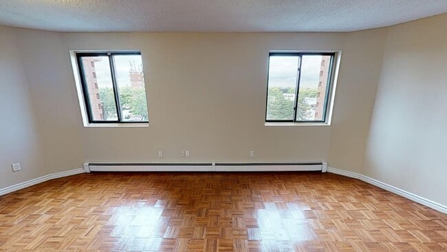 Interior Photo - 614 Lake