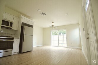 Building Photo - 2711 1/2 W Avenue 32