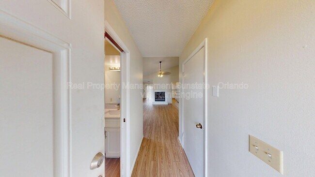 Building Photo - 10025 Creekwater Blvd