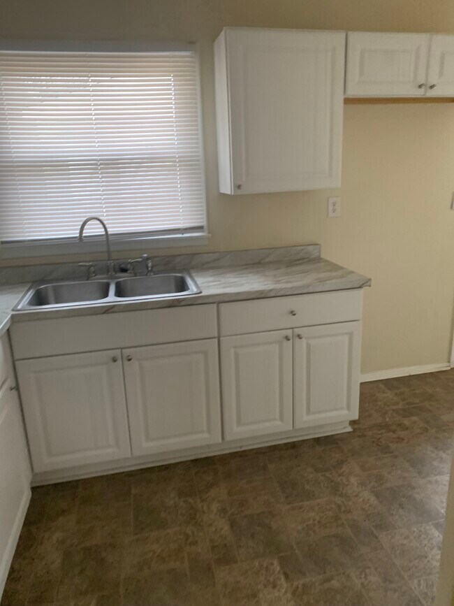 Foto del edificio - 2227 Liverpool Ln