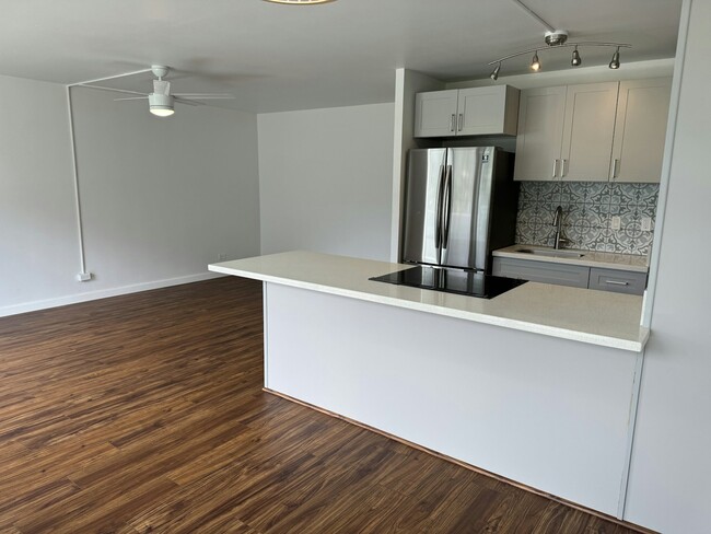 Foto del edificio - 45-535-535 Luluku Rd