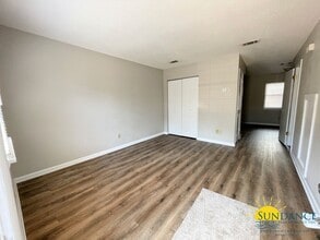 Building Photo - 501 Landview Dr