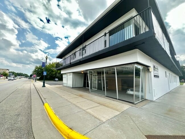 Building Photo - 503 S Main St