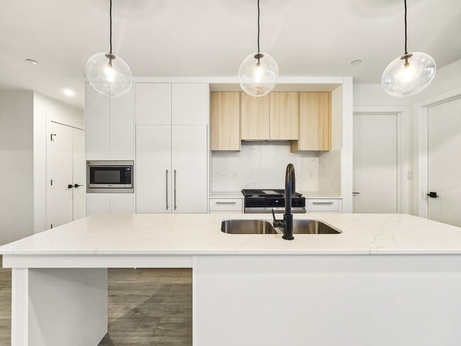 Building Photo - 8375 Broadcast Ave SW