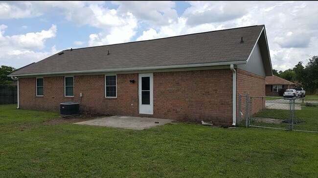 Building Photo - 811 Waterfield Dr