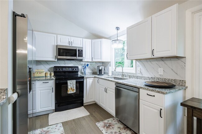 Foto del edificio - 148 Chestnut Hill Dr