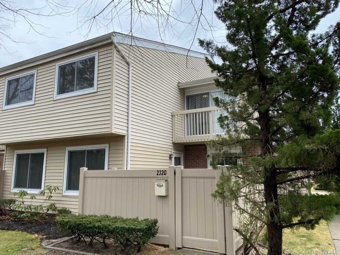 Foto principal - 232N Springmeadow Dr