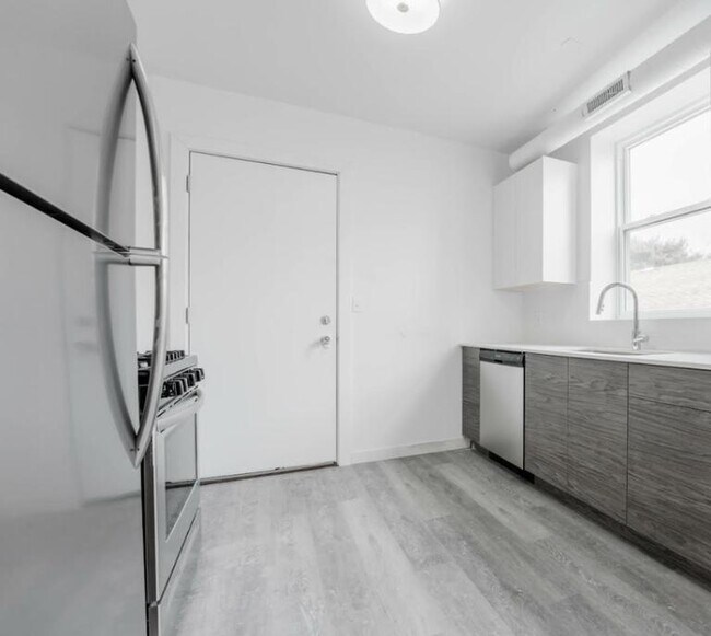 Foto del edificio - 1704 W Glenlake Ave