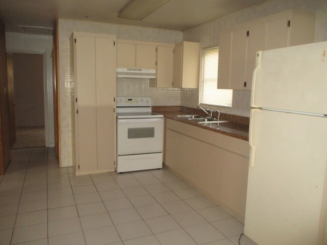 Building Photo - SHORE ACRES-GREAT LOCATION NEAR 4TH ST N