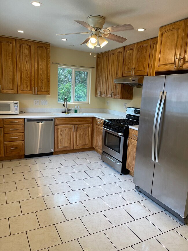 Building Photo - 2180 Rollingwood Dr