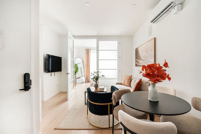 Foto del edificio - 347 E 78th St