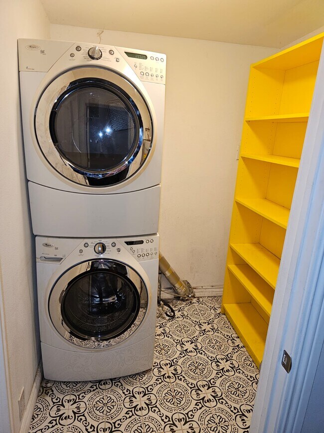 Laundry room in unit - 5630 Craner Ave