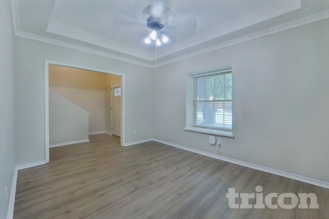 Building Photo - 509 Live Oak Dr