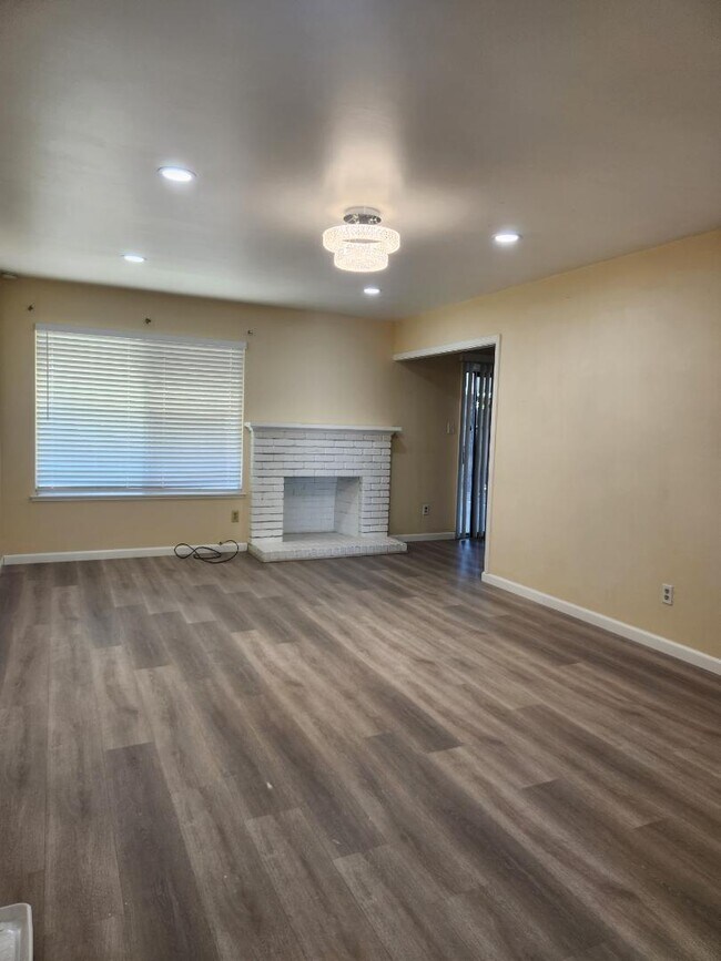 Foto del edificio - 4184 Worthington Dr