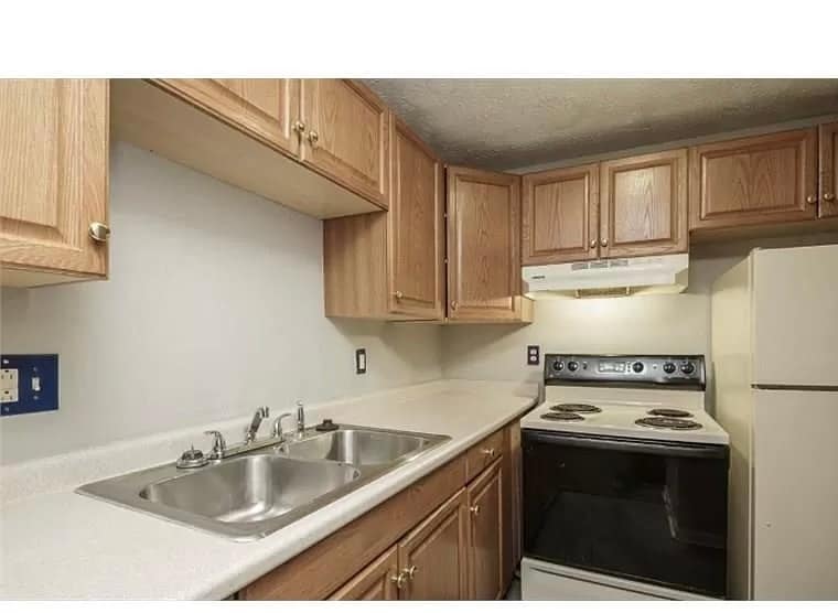 Building Photo - 1328 St Adalbert Ave