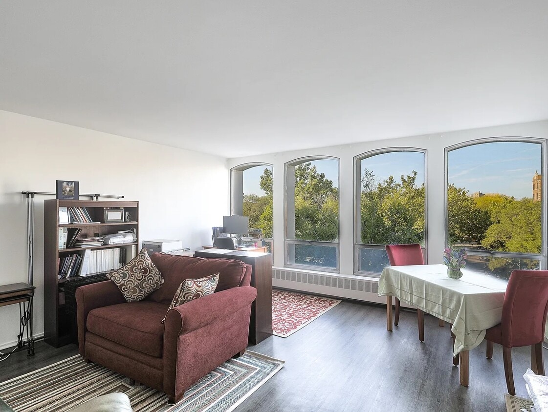 Primary Photo - 1451 E 55th St