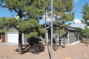 Building Photo - 1320 Lilly Ln
