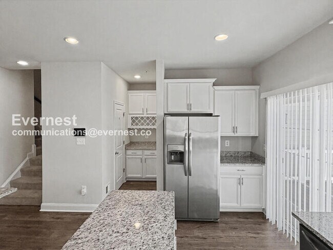 Foto del edificio - 2515 Hyacinth Ln