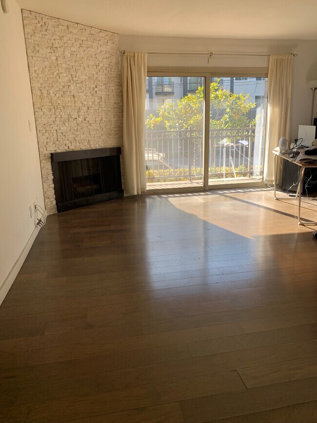 Foto del edificio - 141 S Clark Dr