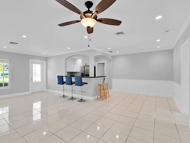 Building Photo - 3104 Pierson Dr